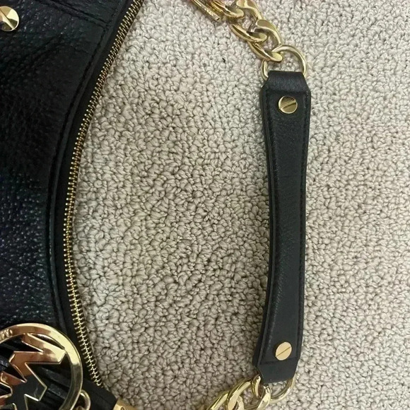 MICHAEL KORS BLACK OVER THE SHOULDER BAG - Picture 6 of 8